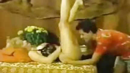 De partner nl sex films met een kleine lul neukt een Japanse vrouw totdat ze valt