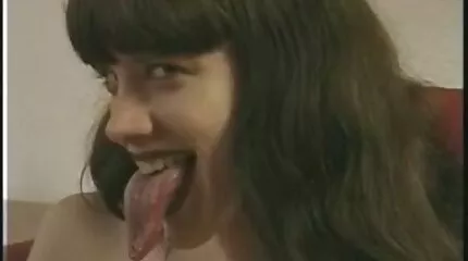 Chick weet wat ze doet en seksfilms vagina fiercely vingeren Poesje