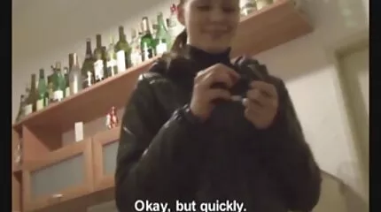 Blondine chick gratis hd pornofilm ingevoegd vingers in kut diep