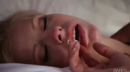 Dit meisje houdt echt van harde kont triosexfilms