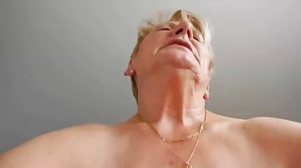 Curly free pornofilm Blondine fucks met bus driver