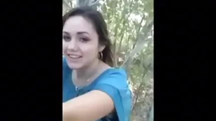 Charmante blonde lange seksfilms slagen lul met Tieten