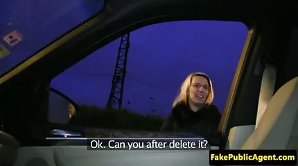 Cutie met paars haar gratis seksfilms ontwikkelt haar kont