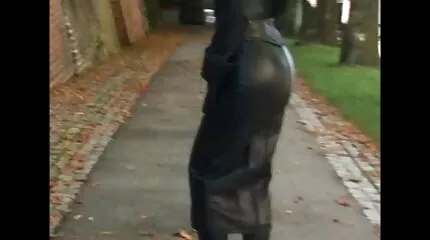 Het meisje liet haar kamerjas vallen voordat ze seks had met een coole youtube seksfilms Faker