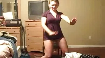 Niet verlegen truffel sexfilms gratis cumshot op de voeten van een meisje