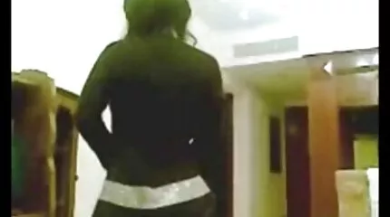 Geil man trok omhoog zijn jurk gratis neukfilms naar Invoegen lul