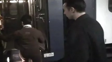 Adembenemend meisje lange seksfilms fucks met strangers