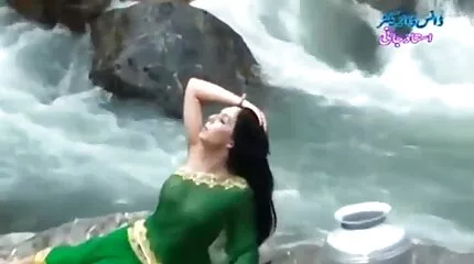 Lang seksueel orgaan neukt meisje door leuke sexfilmpjes lul