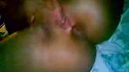 Man gebogen over het gratis sexfilms kijken meisje doggy stijl en plantte haar
