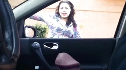 Het meisje was moe van alles en gaf zich vagina seksfilms over aan de zwarte man in kut