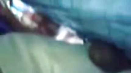 Prachtige brunette gaf een Doggy gratis neukfilms stijl in haar lul om zichzelf te rammen