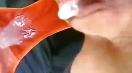 Skinn ragazza meisje werkt haar poesje op de lul van een respectabele volwassen man spannende sexfilmpjes