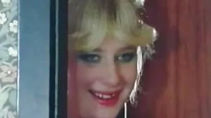 MILF rubs gratis sexfilm reusachtig milking op haar zitbank
