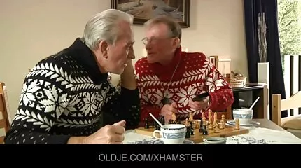 Het seksfilms gratis paar neukt in een belasting