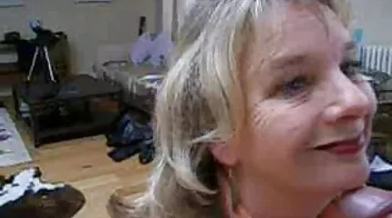 Luscious blondine gratis lange seksfilms krijgt geschoren kont