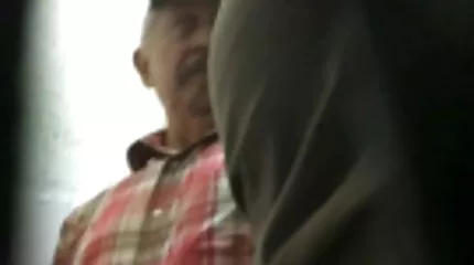 Amateur Anaal gratis sekfilm duwt hand in kont