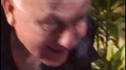 Super geile lul geneukt door een vrouw op het mooie seksfilms bed