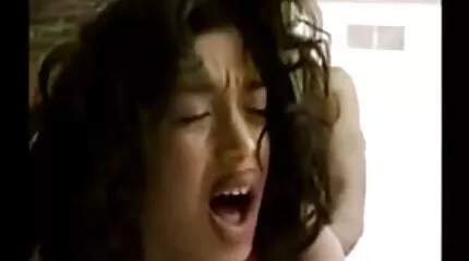 Geneukt door een lang schlong door een rondborstig sexfilm kijken donker meisje